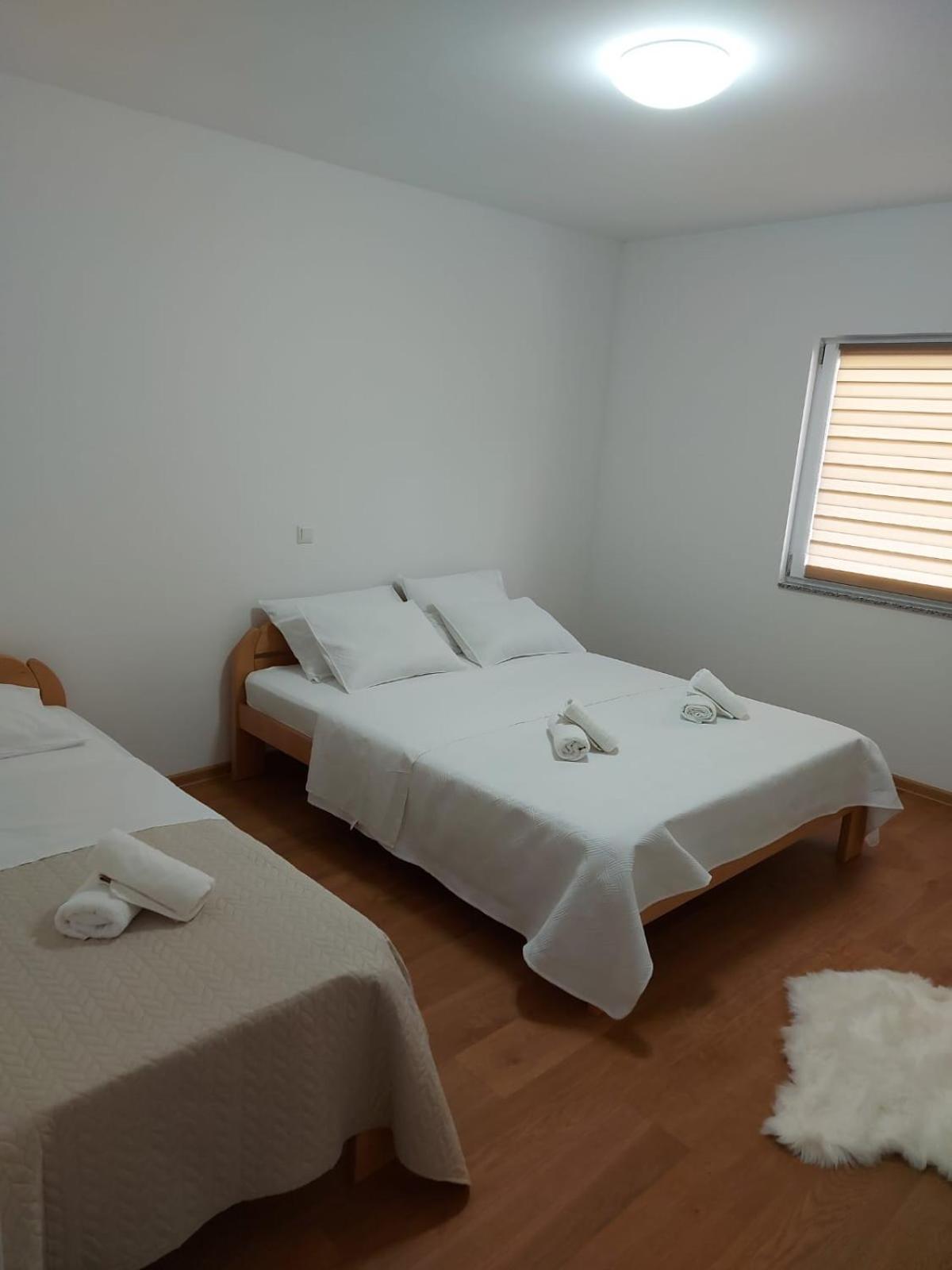 Apartmani Franciska Jajce Exteriör bild